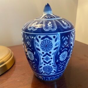 Ginger Jar, Blue and White, Like New